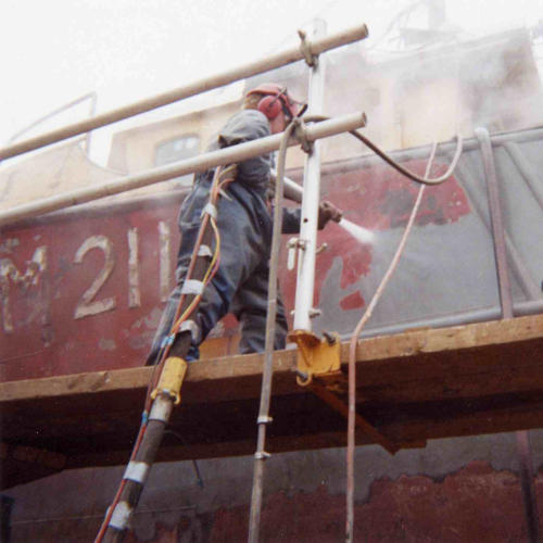 High speed dust-free wet abrasive blasting with Aquablaster High speed dust-free wet abrasive blasting with Aquablaster
